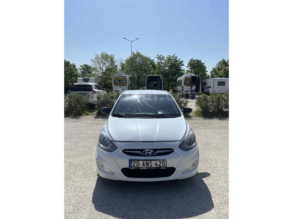 Sahibinden Hyundai Accent Blue 1.6 CRDI Mode Plus 2013 Model  206.000 km Beyaz