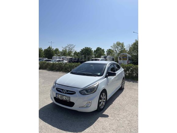 Sahibinden Hyundai Accent Blue 1.6 CRDI Mode Plus 2013 Model  206.000 km Beyaz