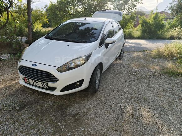 2014 çıkışlı Ford Fiesta Normal kayıt Alanya'da dizel