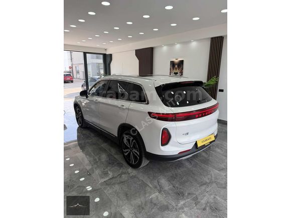 A CLASS AUTO 2023 SKYWELL ET5 LEGEND