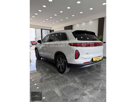 A CLASS AUTO 2023 SKYWELL ET5 LEGEND