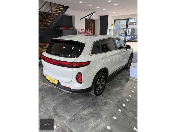 A CLASS AUTO 2023 SKYWELL ET5 LEGEND