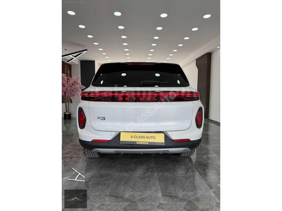 A CLASS AUTO 2023 SKYWELL ET5 LEGEND
