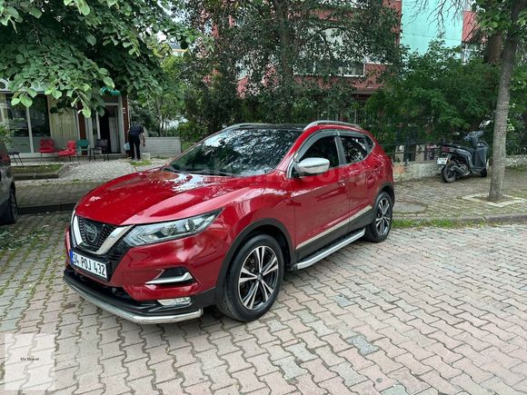 MAKYAJLI KASA BOYASIZ HATASIZ QASHQAİ DİZEL CAM TAVAN OTOMATİK..