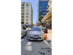 Sahibinden Ford Focus 1.6 TDCi Trend X 2014 Model  345.000 km extra masraf yok ağır bakımları yapıldı lastikler sıfır.kaza görselleri mevcuttur.