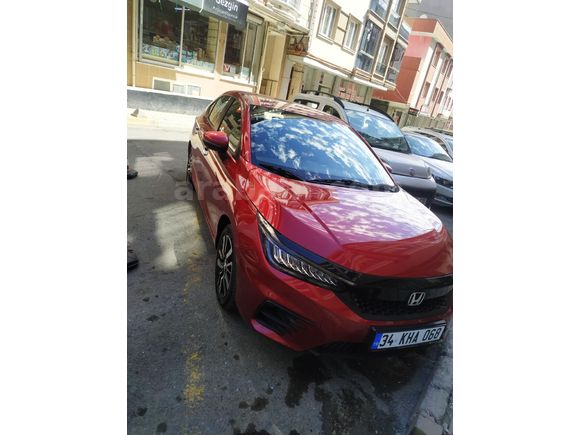 Honda City 1.5 i-VTEC Executive. 2024  , MAYIS AYİNDA SIFIR KM ALDIM.      2023,Model  27.000 km Kırmızı