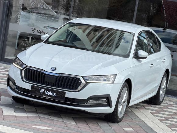 Auto Velux 2023 Boyasız Skoda Octavia 1.5 e-Tec Dsg Premium