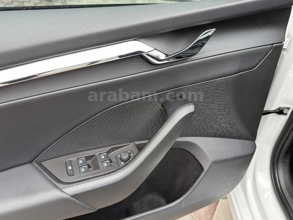 Auto Velux 2023 Boyasız Skoda Octavia 1.5 e-Tec Dsg Premium