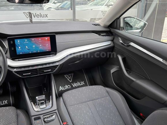 Auto Velux 2023 Boyasız Skoda Octavia 1.5 e-Tec Dsg Premium