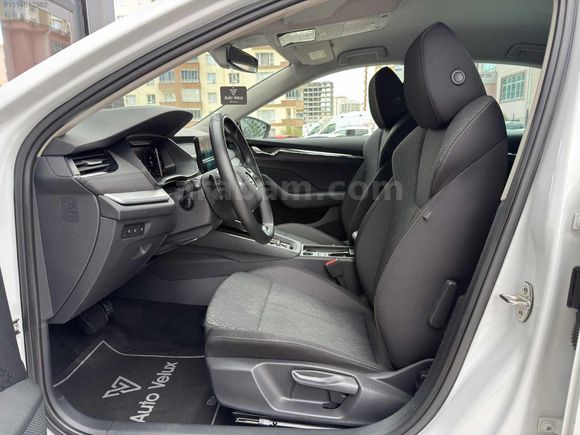 Auto Velux 2023 Boyasız Skoda Octavia 1.5 e-Tec Dsg Premium