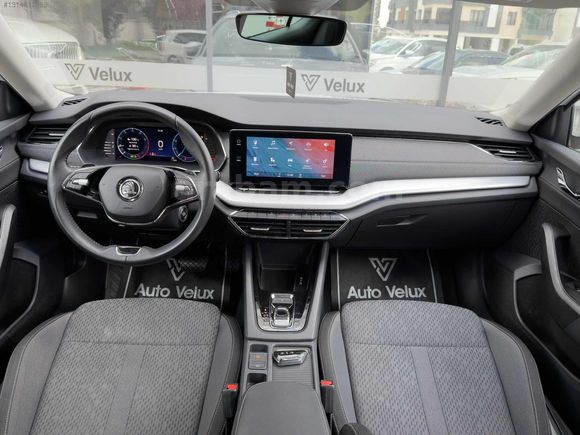 Auto Velux 2023 Boyasız Skoda Octavia 1.5 e-Tec Dsg Premium
