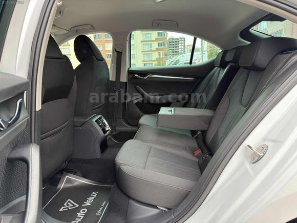 Auto Velux 2023 Boyasız Skoda Octavia 1.5 e-Tec Dsg Premium