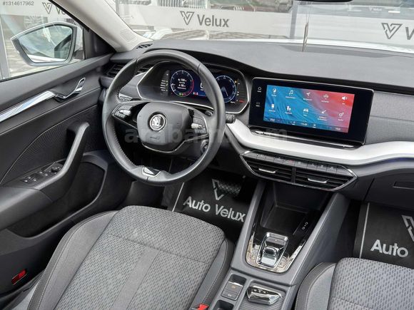 Auto Velux 2023 Boyasız Skoda Octavia 1.5 e-Tec Dsg Premium