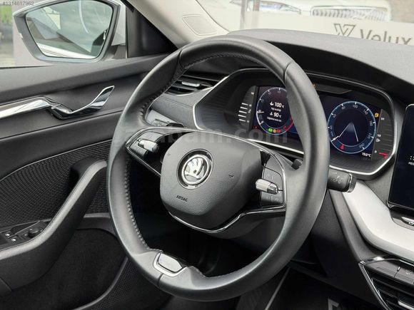 Auto Velux 2023 Boyasız Skoda Octavia 1.5 e-Tec Dsg Premium