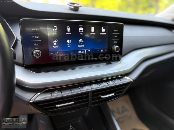 SUNA OTOMOTİVDEN OCTAVYA 1.5 HİBRİT E TEC OTOMATİK 140 BİNDE