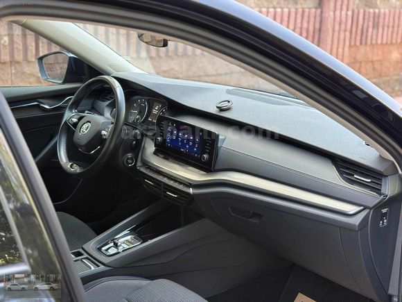 SUNA OTOMOTİVDEN OCTAVYA 1.5 HİBRİT E TEC OTOMATİK 140 BİNDE