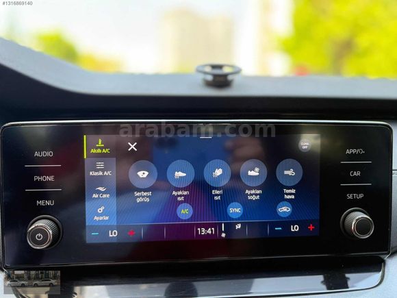 SUNA OTOMOTİVDEN OCTAVYA 1.5 HİBRİT E TEC OTOMATİK 140 BİNDE