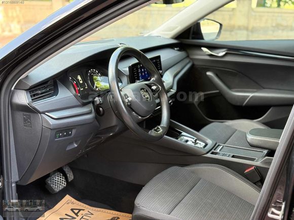 SUNA OTOMOTİVDEN OCTAVYA 1.5 HİBRİT E TEC OTOMATİK 140 BİNDE