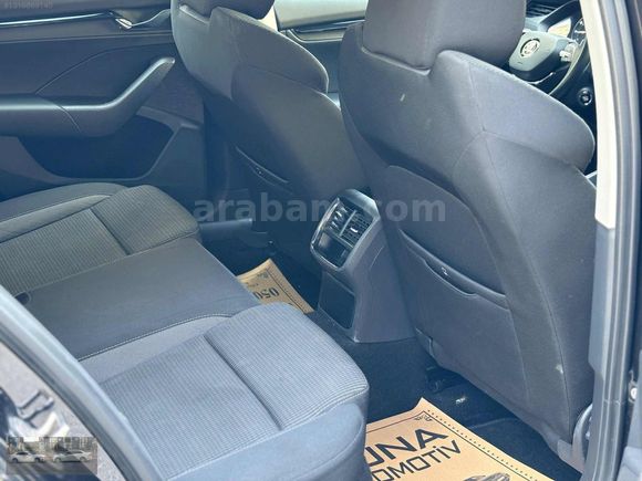 SUNA OTOMOTİVDEN OCTAVYA 1.5 HİBRİT E TEC OTOMATİK 140 BİNDE