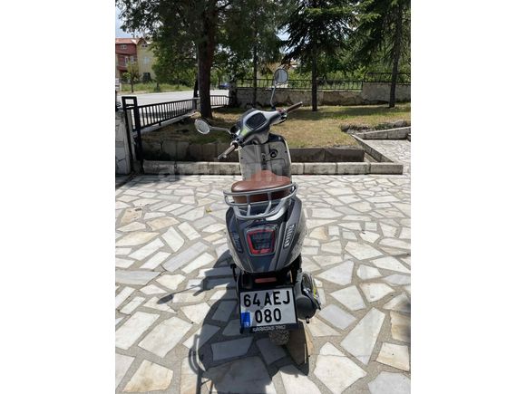  125CC SCOOTER 3BİNDE

 Revolt RS6 