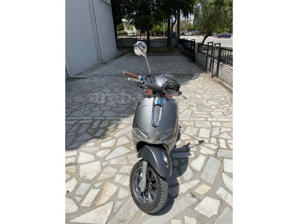  125CC SCOOTER 3BİNDE

 Revolt RS6 