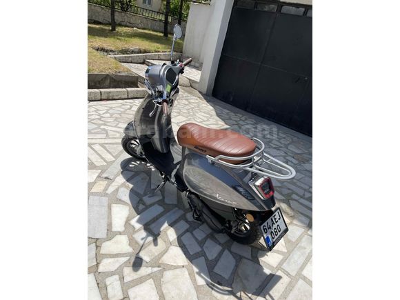  125CC SCOOTER 3BİNDE

 Revolt RS6 