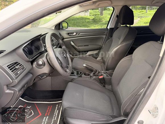 ŞAFAK AUTO'DAN BOYASIZ 70 BİN KM'DE MEGANE K KARTI 12