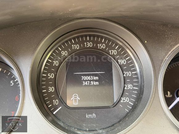 ŞAFAK AUTO'DAN BOYASIZ 70 BİN KM'DE MEGANE K KARTI 12