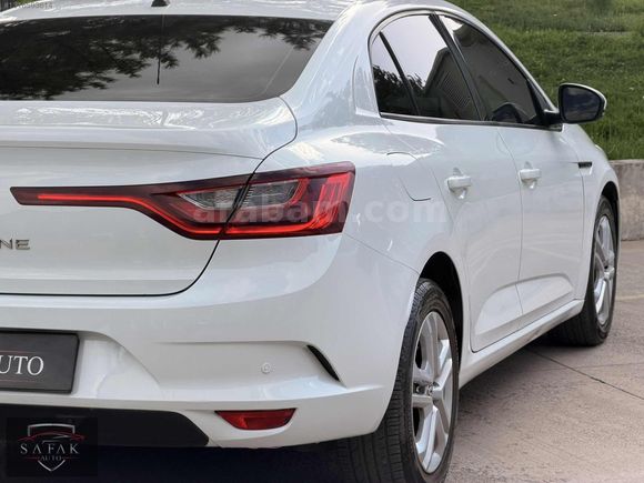 ŞAFAK AUTO'DAN BOYASIZ 70 BİN KM'DE MEGANE K KARTI 12