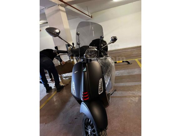 * Vespa Sprint 150 ABS Mat Black Camlı