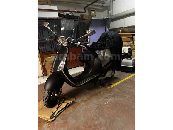* Vespa Sprint 150 ABS Mat Black Camlı