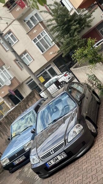Sahibinden Honda Civic 1.6 i ES 2000 Model Kocaeli 300.000 km Füme
