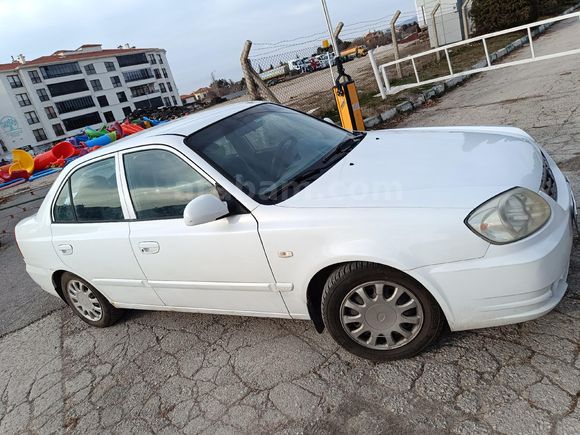Sahibinden Hyundai Accent 1.6 Admire 2003 Model  373.000 km Beyaz
