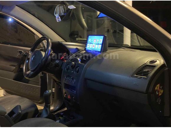 Sahibinden Renault Megane 1.4 Expression 2006 Model  333.000 km Gri (Gümüş)