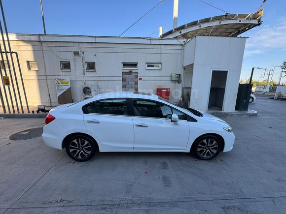 MEMURDAN SATILIK Honda Civic 1.6i VTEC Eco Elegance 2016 Model 