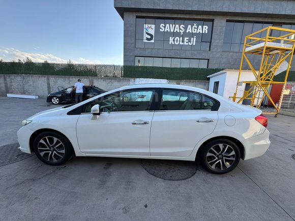 MEMURDAN SATILIK Honda Civic 1.6i VTEC Eco Elegance 2016 Model 