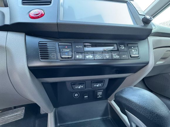 MEMURDAN SATILIK Honda Civic 1.6i VTEC Eco Elegance 2016 Model 