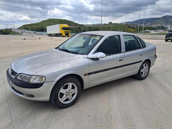 SAHİBİNDEN / OTOMATİK / DEĞİŞENSİZ / 2 PARÇA BOYALI