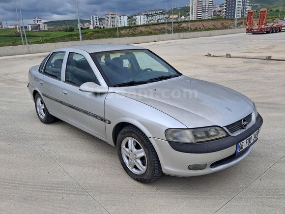 SAHİBİNDEN / OTOMATİK / DEĞİŞENSİZ / 2 PARÇA BOYALI