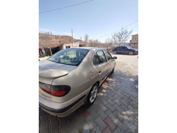 Sahibinden Renault Megane 2.0 RXT 1999 Model