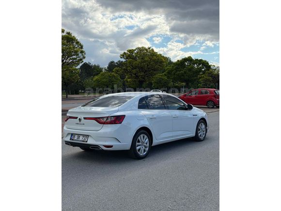 Sahibinden Renault Megane 1.3 TCe Joy 2022 Model 