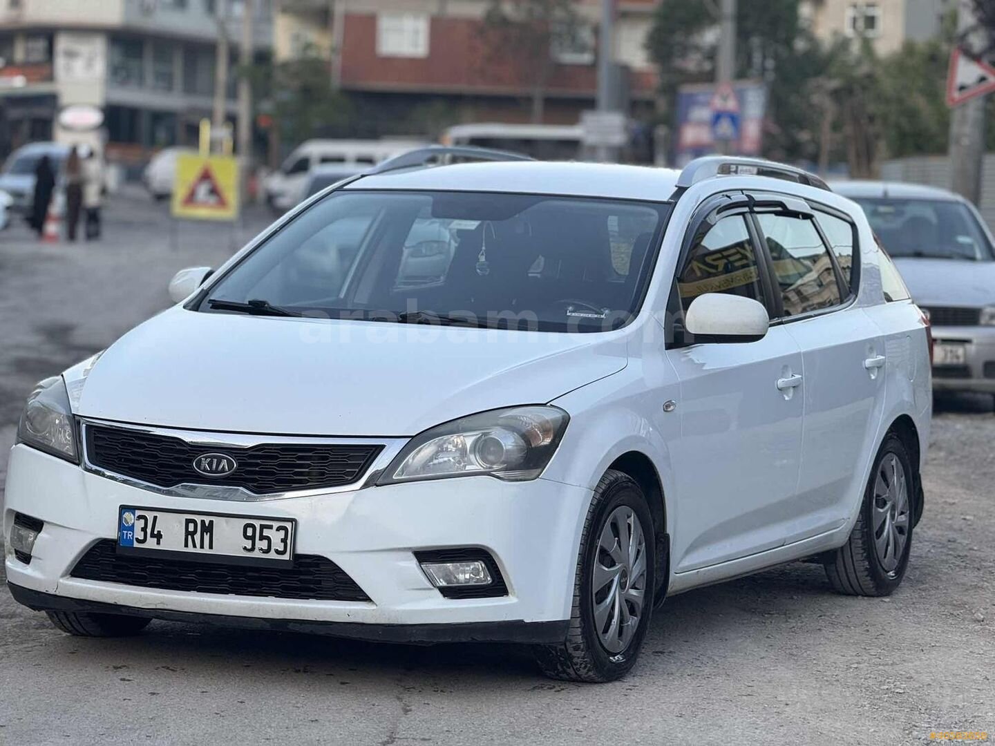 Galeriden Kia Ceed 1.6 CRDi Cool SW 2011 Model İstanbul 246.000 km Beyaz 1