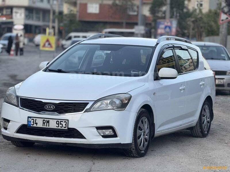 Galeriden Kia Ceed 1.6 CRDi Cool SW 2011 Model İstanbul 246.000 km Beyaz