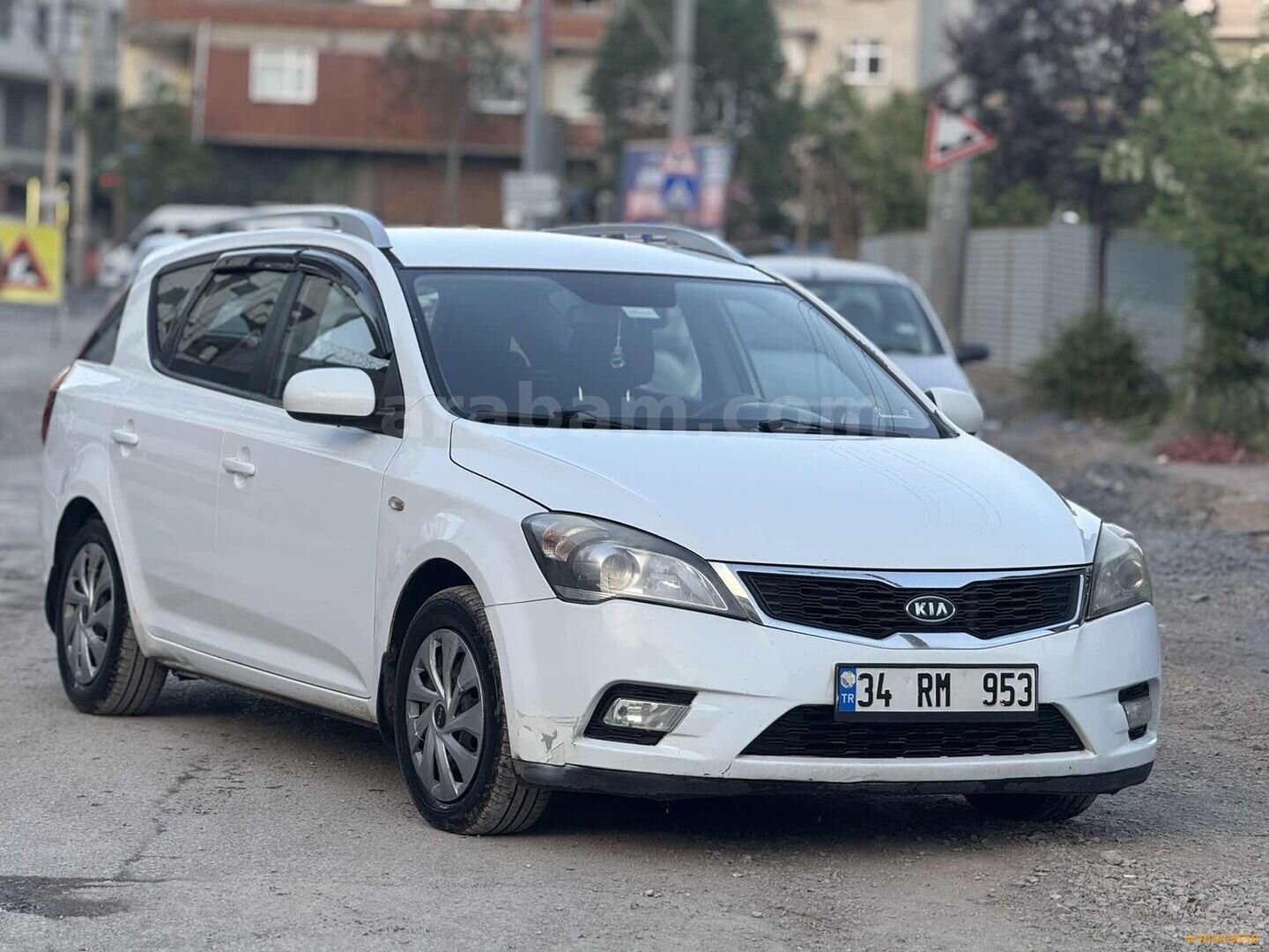 Galeriden Kia Ceed 1.6 CRDi Cool SW 2011 Model İstanbul 246.000 km Beyaz 2