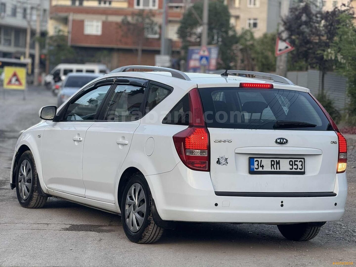 Galeriden Kia Ceed 1.6 CRDi Cool SW 2011 Model İstanbul 246.000 km Beyaz 4