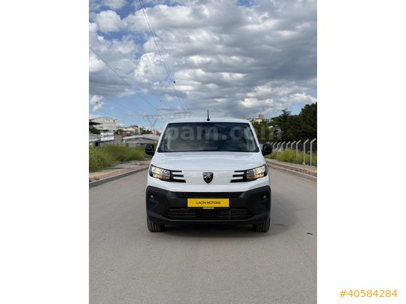 2025 MODEL 0 KM PARTNER ÇİFT SÜRGÜLÜ JELATİNLERİ ÜZERİNDE