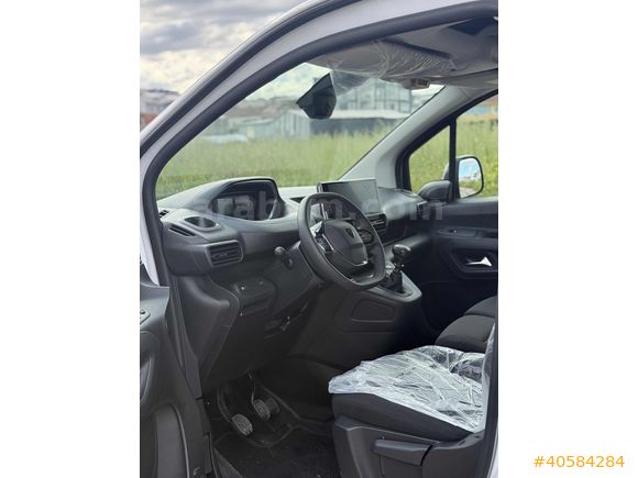2025 MODEL 0 KM PARTNER ÇİFT SÜRGÜLÜ JELATİNLERİ ÜZERİNDE