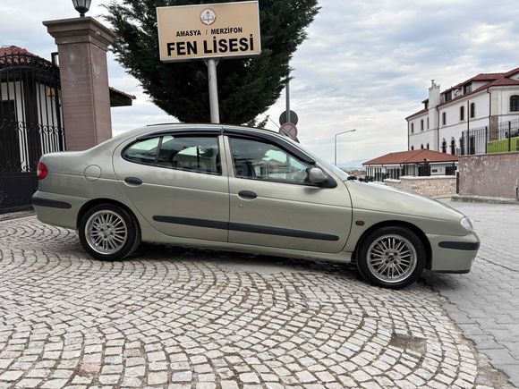 Biniciden Tertemiz Klimalı Megane 1.6  16W RTE