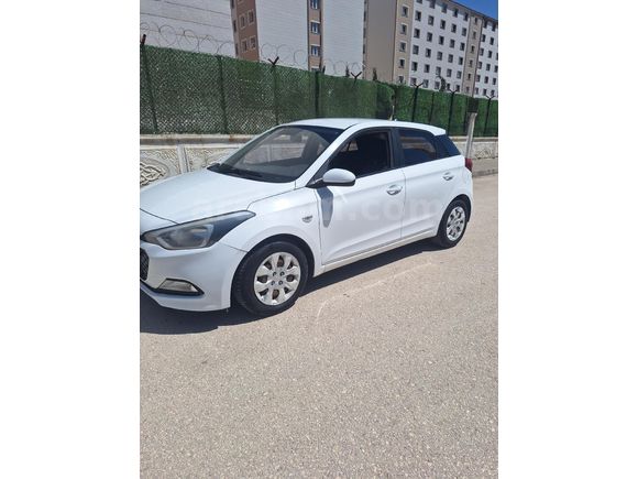Sahibinden Hyundai i20 1.2 MPI Jump 2017 Model  174.000 km Beyaz