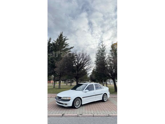 Vectra  beyaz 2.0 sanrooflu bayram şekeri 